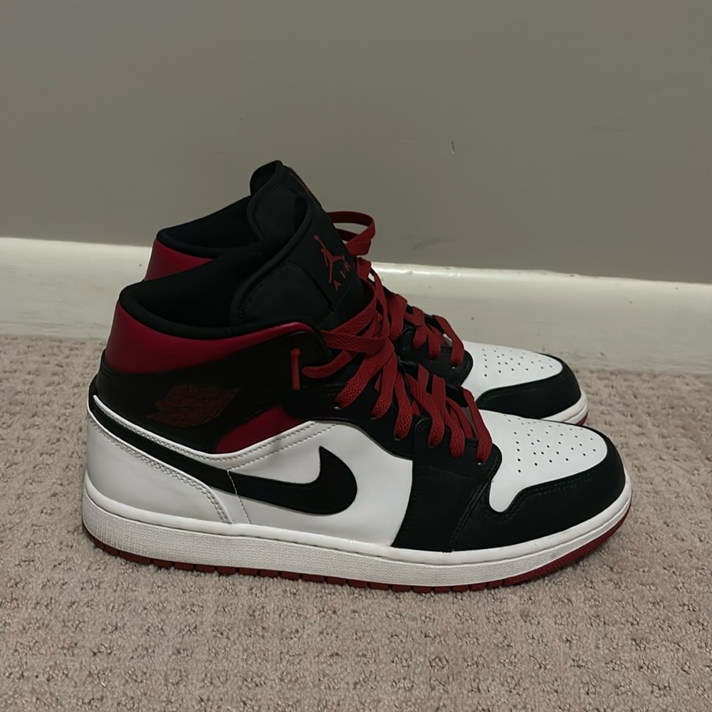 Jordan 1 mid size 11
